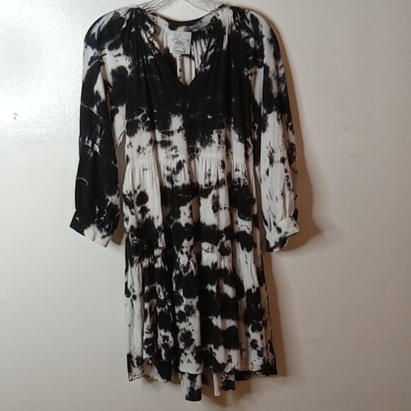 Area Women's Printed Three Quarter Sleeve V-neck Mini Dress. SMALL 100% Viscose - Picture 1 of 8